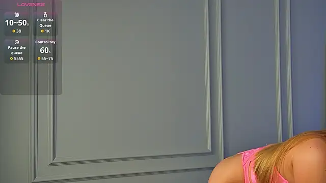 MonicaWestt is live now