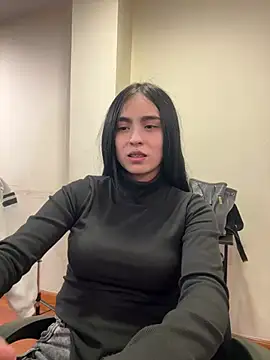 Sara_Fernandez_ is live now