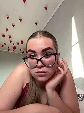 MissAuroraX is live now