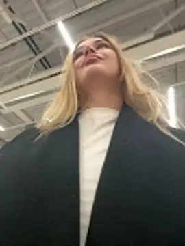 blonde_exe is live now
