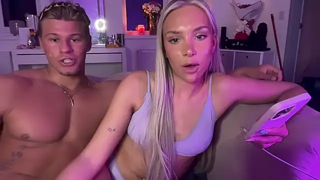 Naughtyblondex is live now