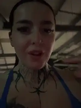 lucycoxxoxo is live now