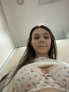 Ttixmila is live now