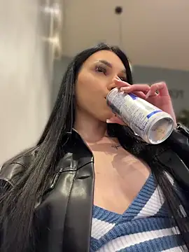 ilariea_girl is live now