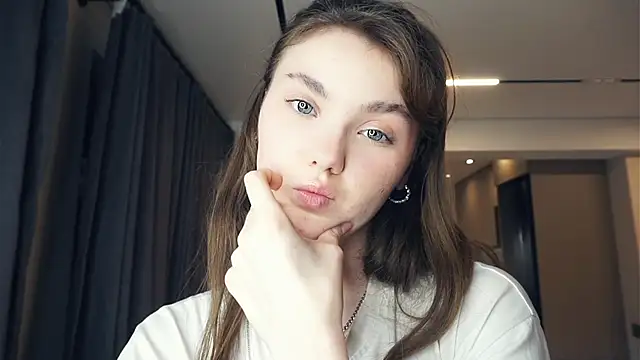 VickiPraml is live now