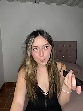 Sarisloves is live now