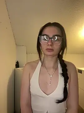 AdelinaAlia is live now