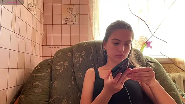 AlesiaGrainger is live now