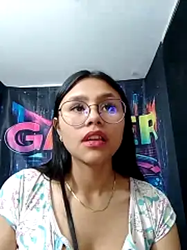 SofieLove_01 is live now