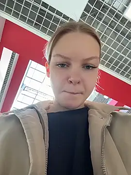 AshleyMur is live now