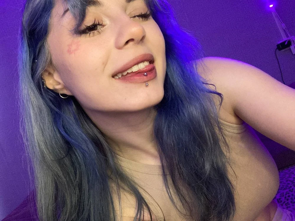 Emmibrilson is live now