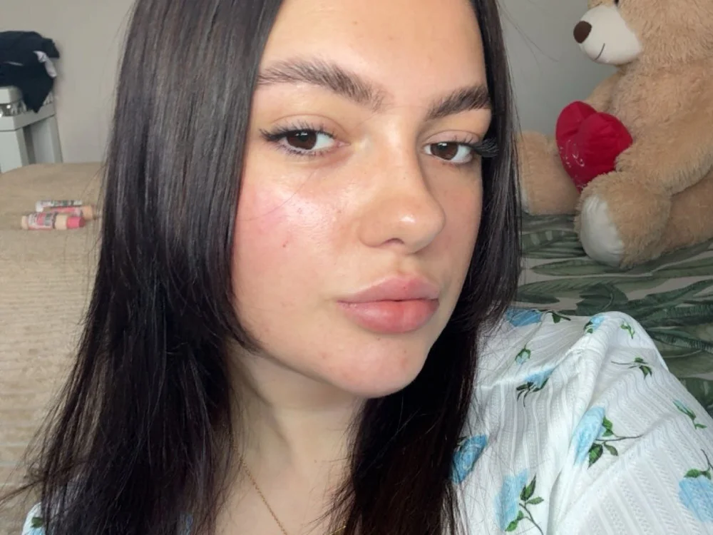 Victoria6989 is live now