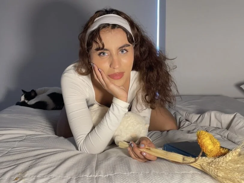 Katee_Jones is live now