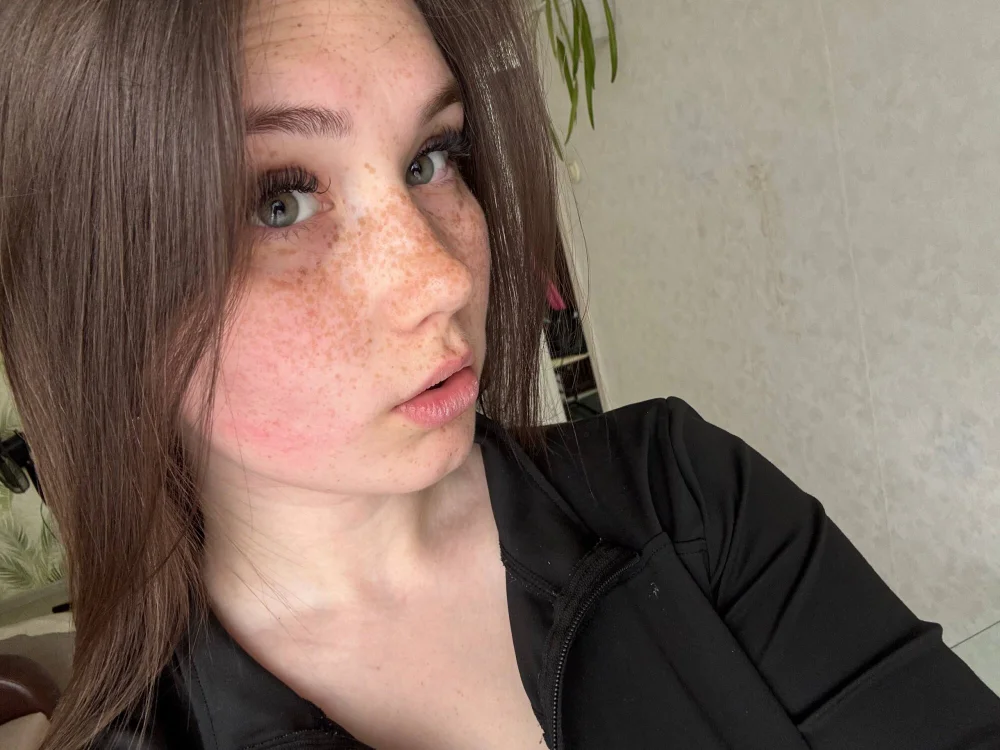 BettyMarlowe is live now