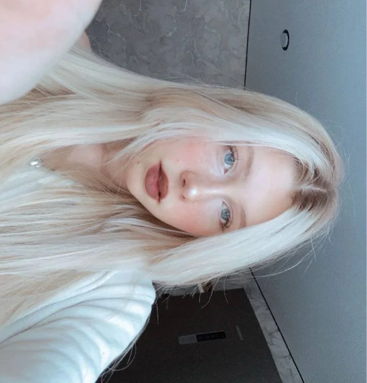 MidnightLily_ is live now