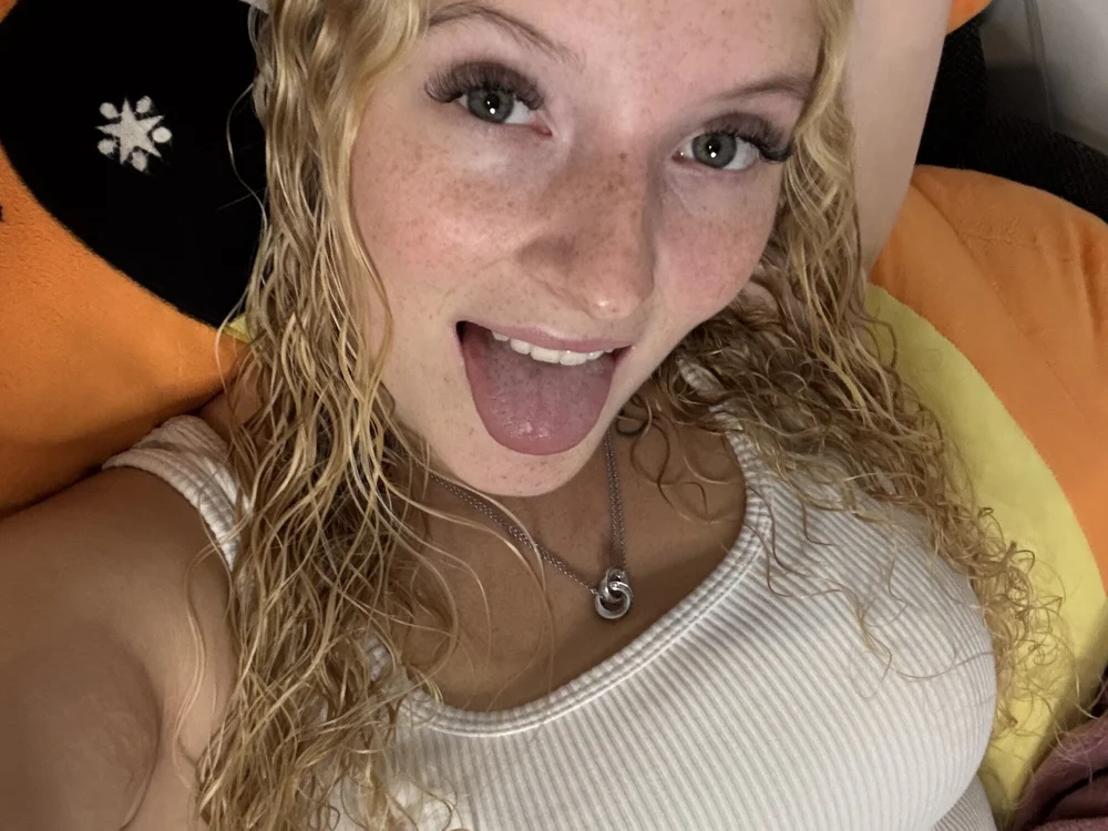 Sophie_cute06 is live now