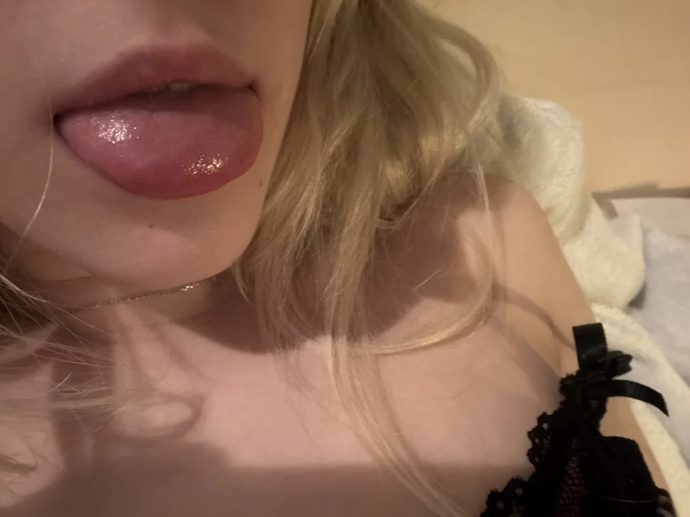 snowbunnyxo20 is live now