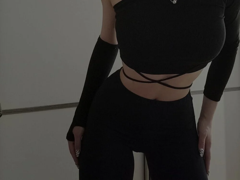 Emma_Frosty is live now