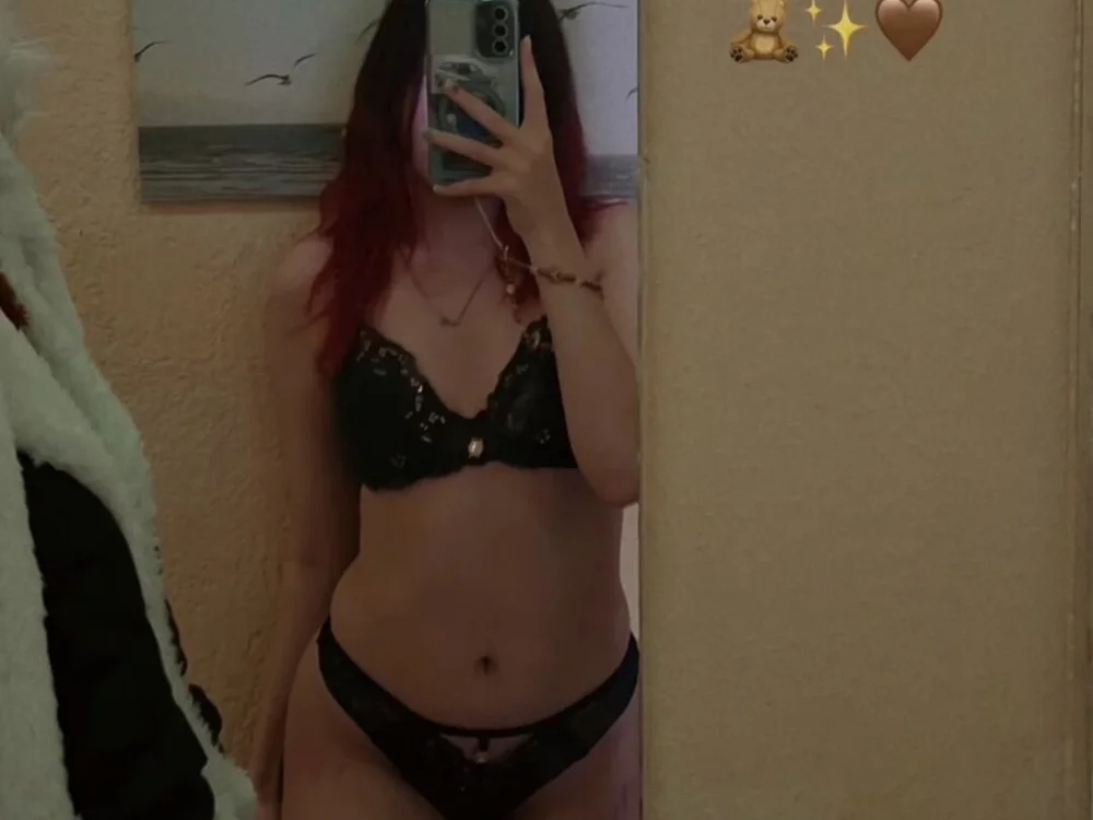 Hot_SkinnyGirl is live now