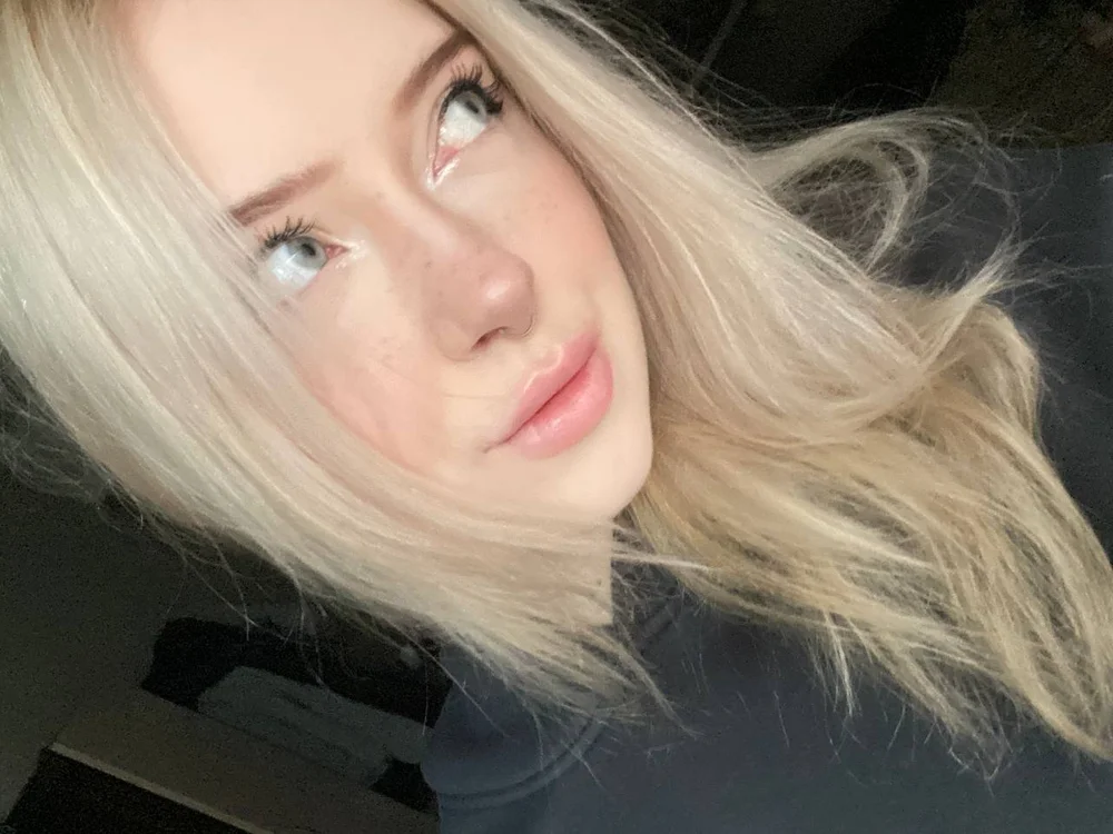 Chanelbayerr is live now