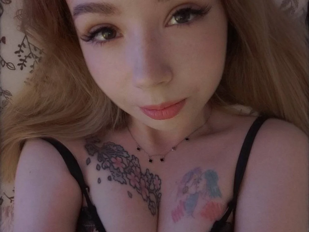 DominikaElis is live now