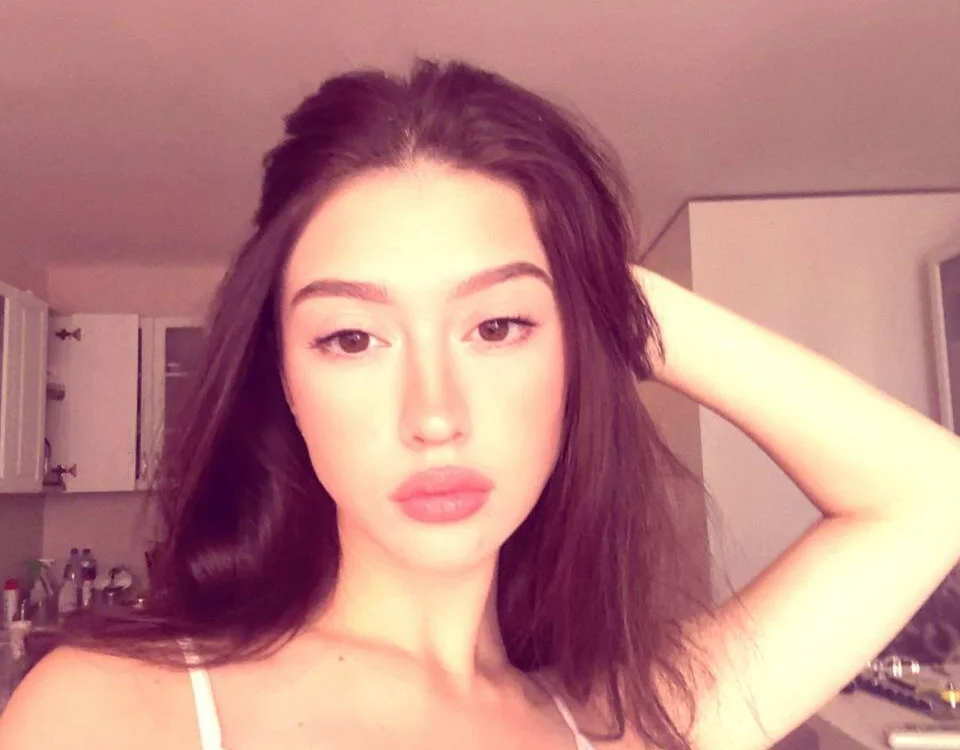 LibbieSchworm is live now