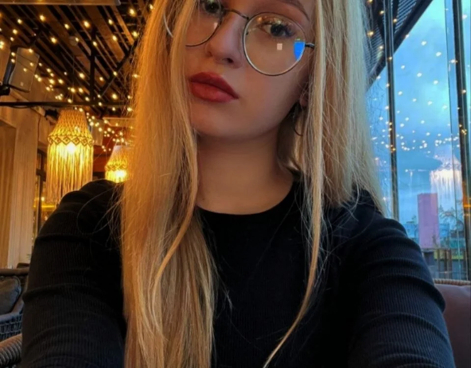 BeckiHoffer is live now