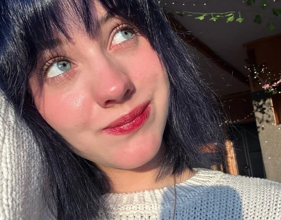 Only_April is live now