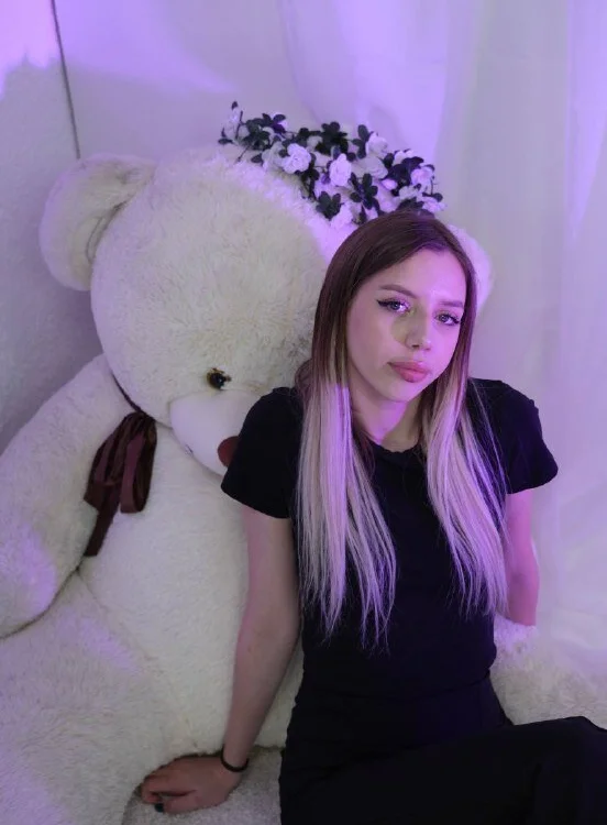 LeonaHarris is live now