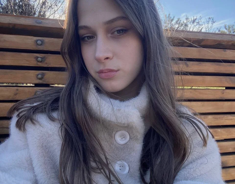 AssumingPail is live now