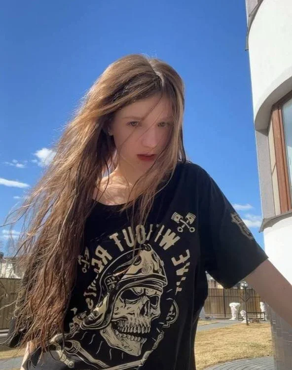 Kissme_Kira is live now