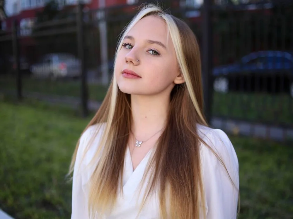 Sky_Cutie is live now