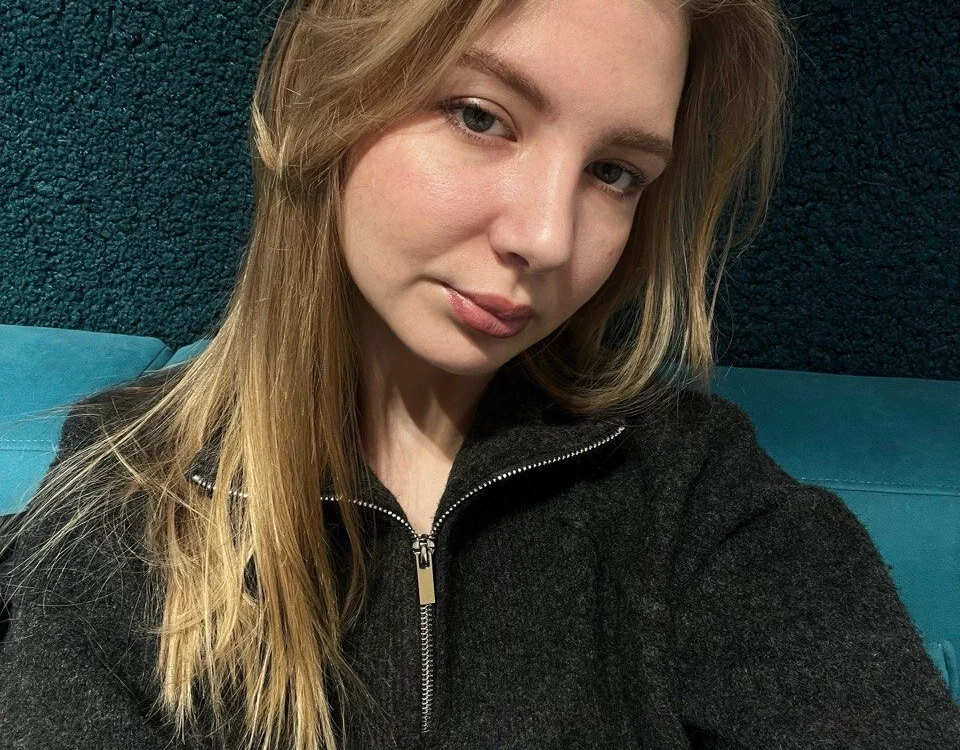 PinkClou9 is live now