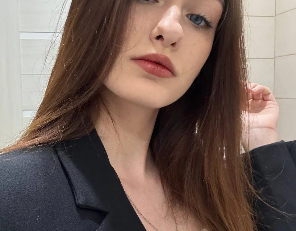 Golden__Whisper is live now