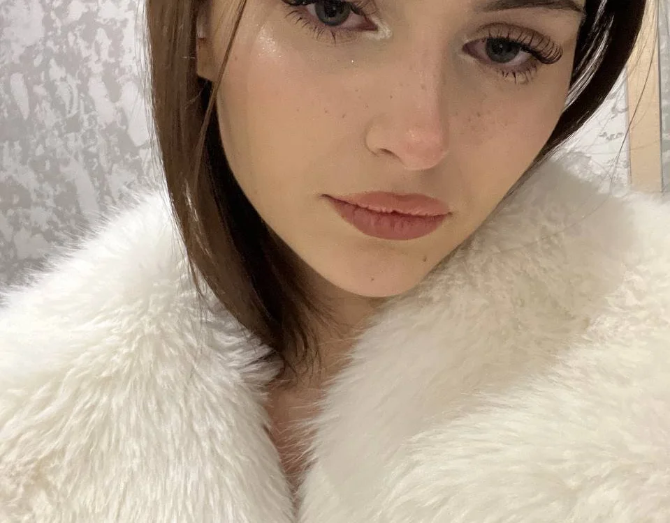 AnitaFly is live now