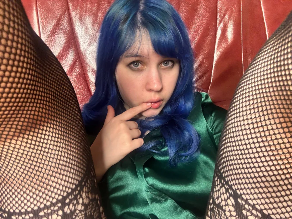 ElizSpieth is live now
