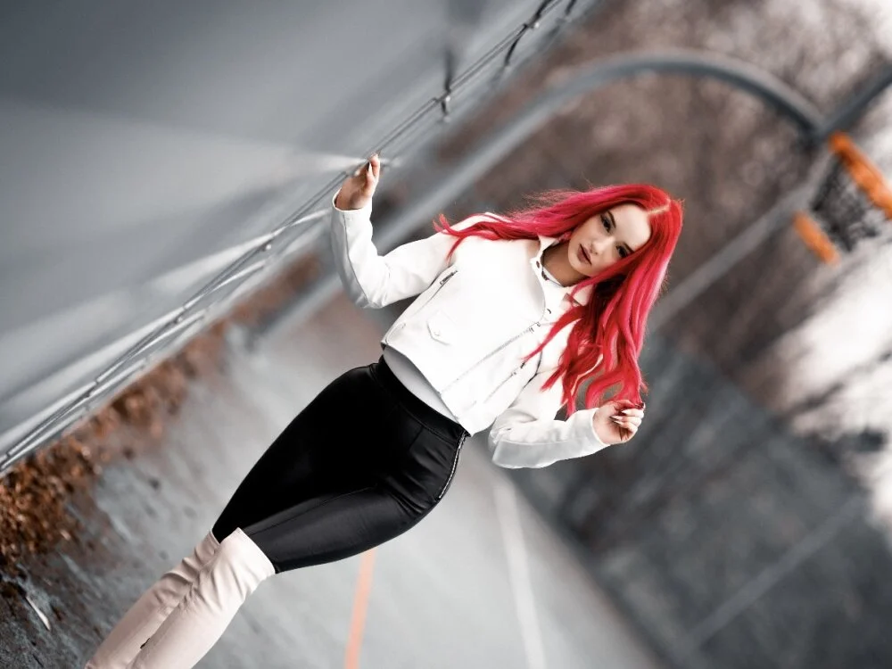 kimkatyrides is live now