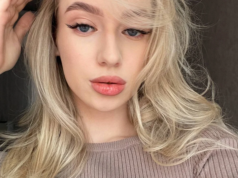 elldiana is live now