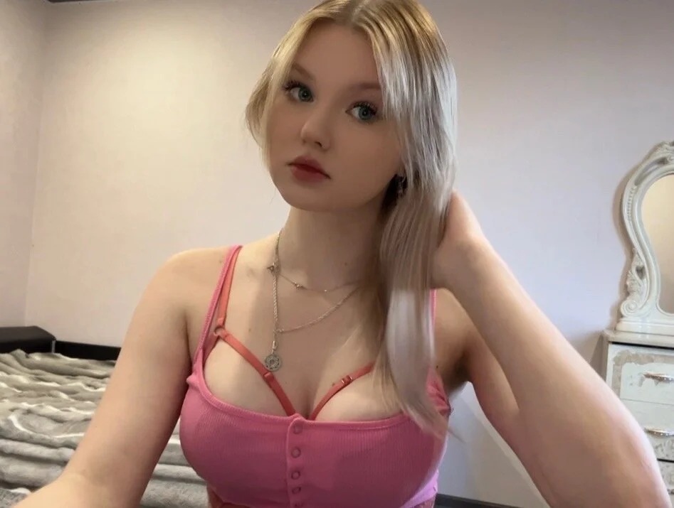 SweettAnny is live now