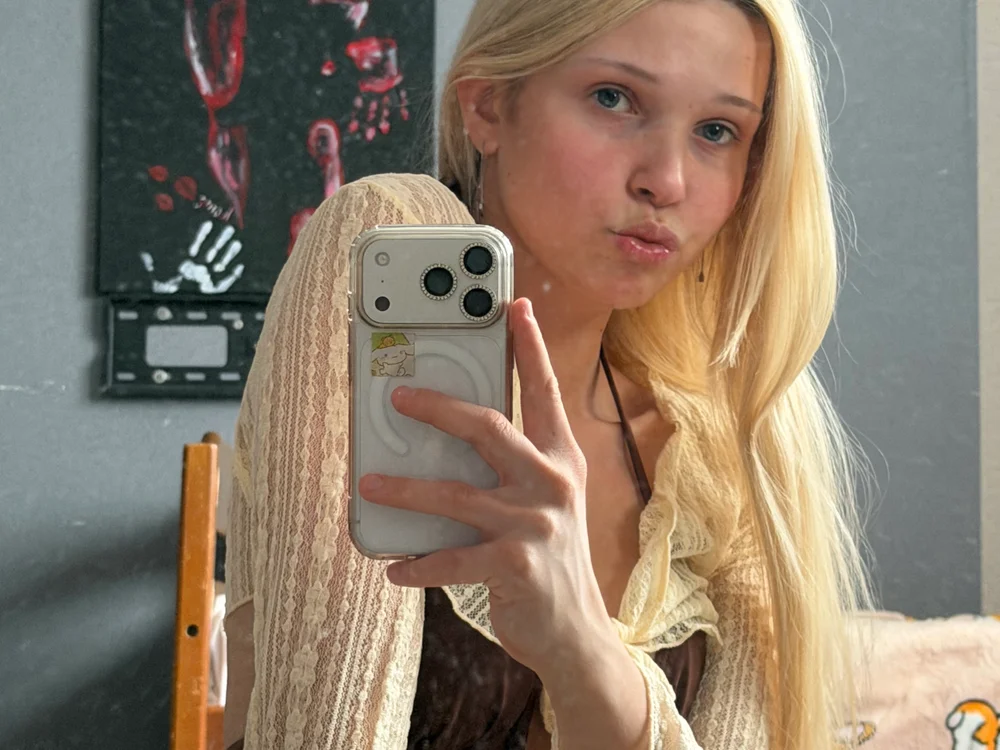 CherrylHolme is live now