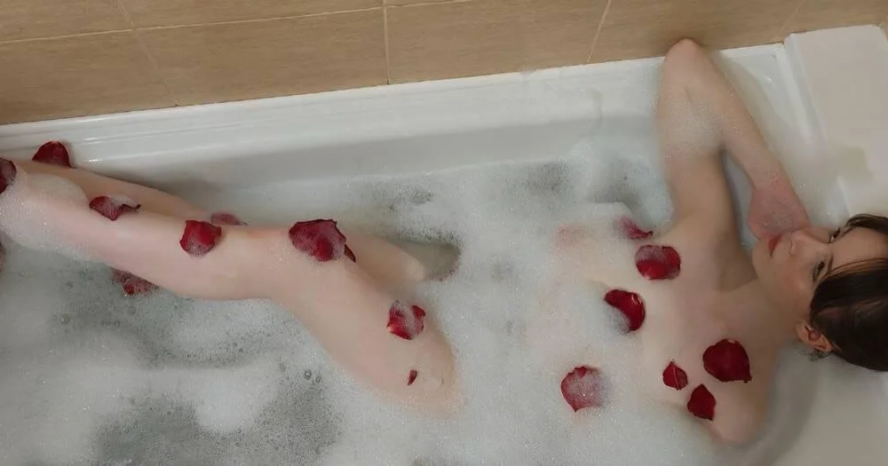 MsKionny is live now