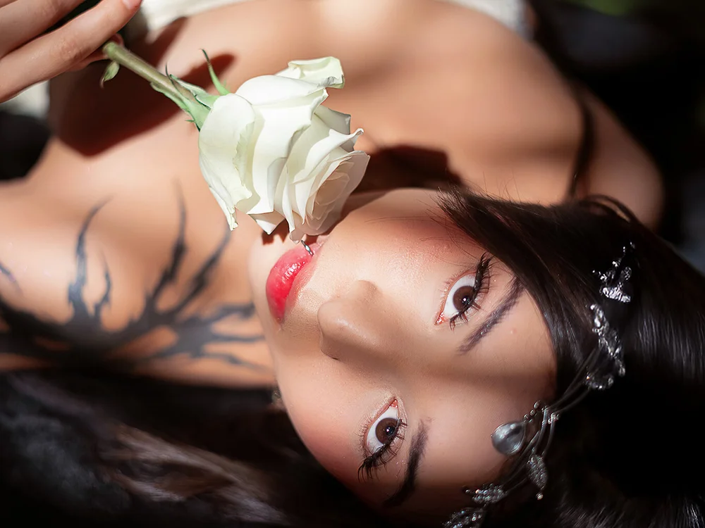 Charlotte__Benett is live now