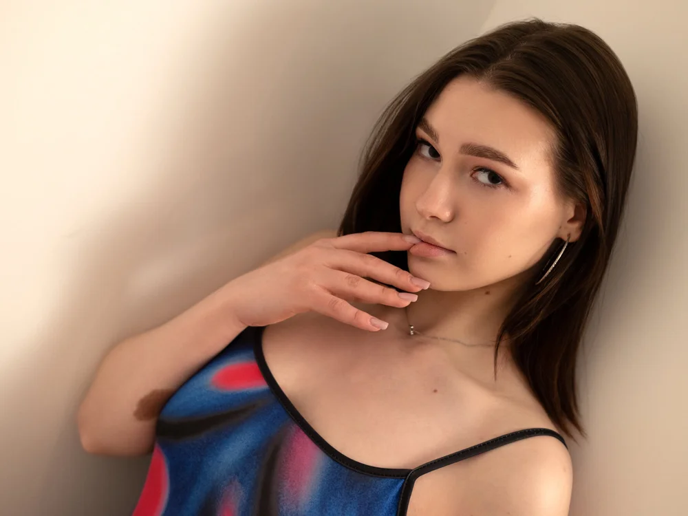 RebecaFields is live now