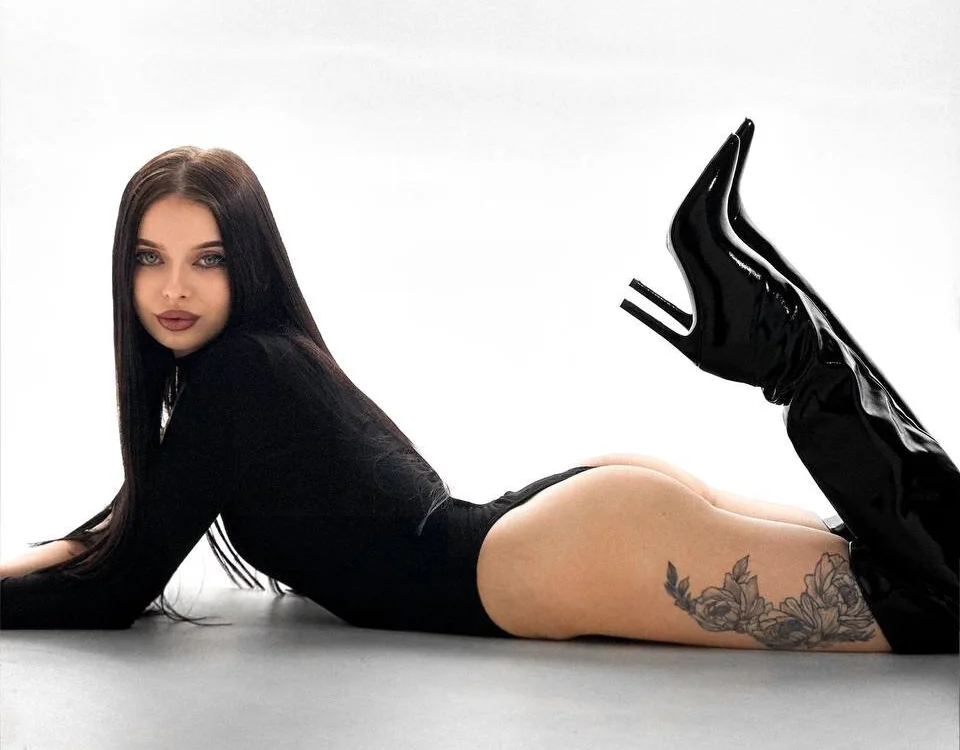 EvaBloomm is live now