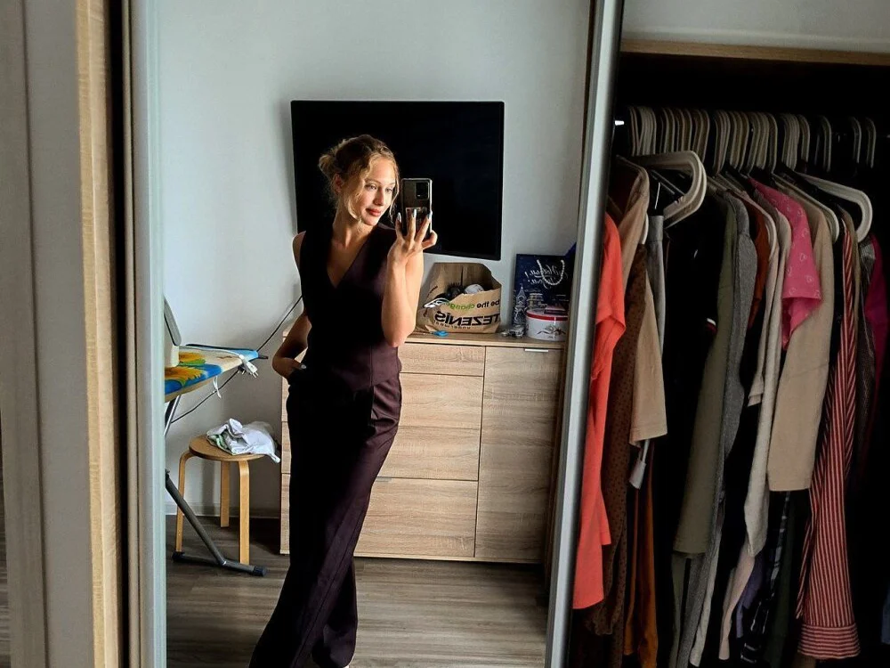 roselyn_rose is live now