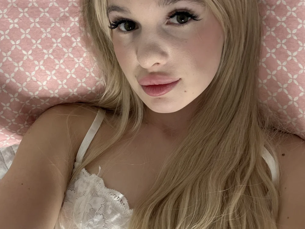 Ella_Lane is live now