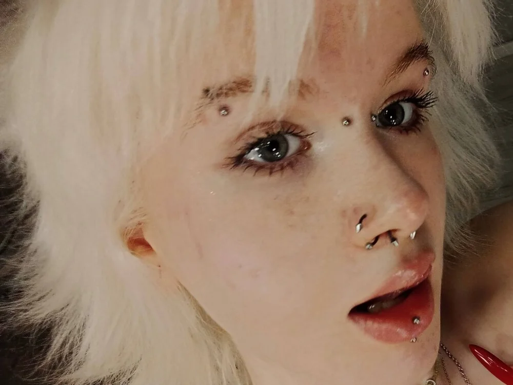 Mia_WaterFall is live now