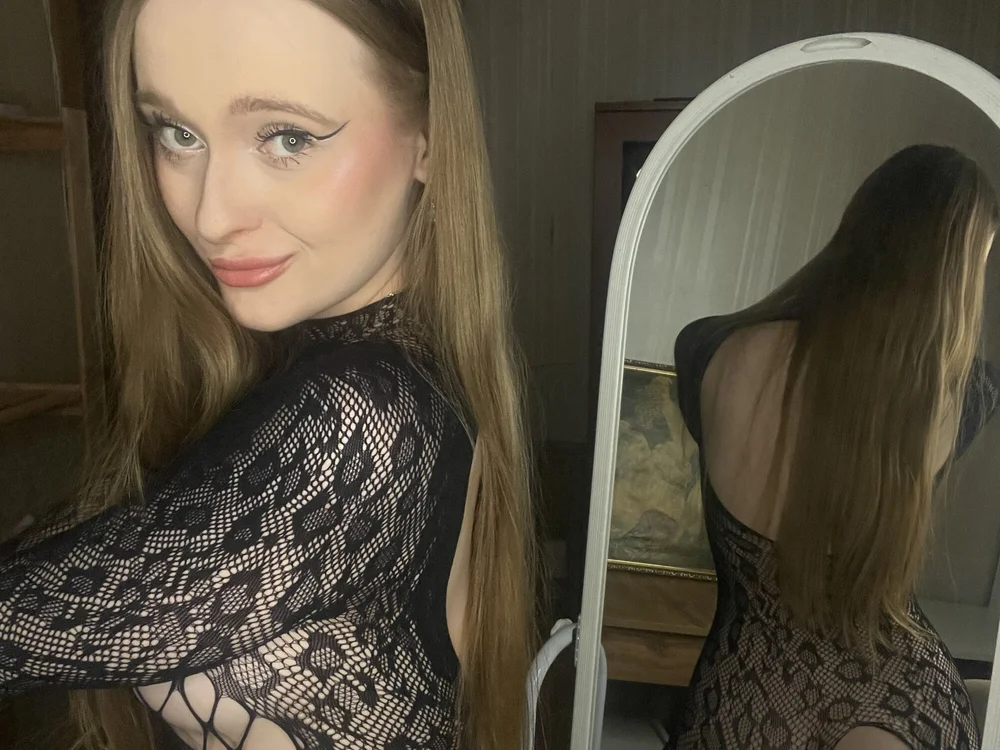 zeecutie is live now