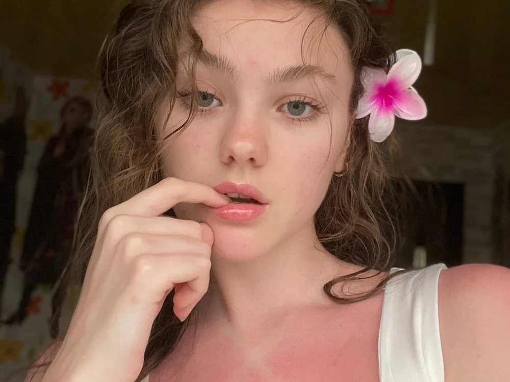 VickiPraml is live now