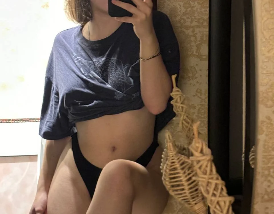 AnnaSeint is live now